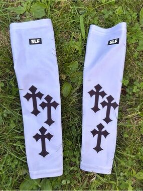 Sleefs Kids Lavender Arm Sleeves with Black Cross Graphics
